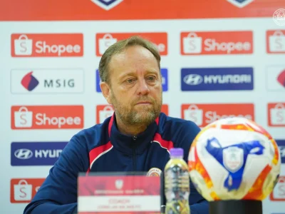 HLV Polking cảnh báo CAHN: ‘Đừng mắc bẫy’ sau chiến thắng 6-1 trước Tampines Rovers
