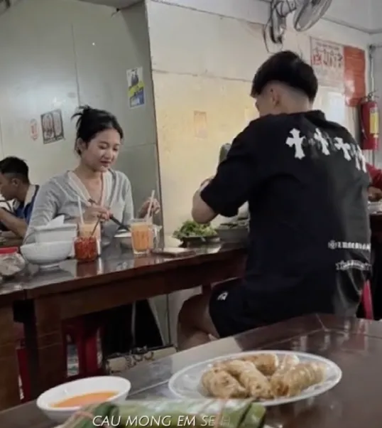 Lộ diện bạn gái của thủ môn Trần Trung Kiên 2