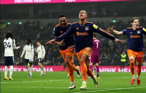 Tottenham để thua Newcastle 1-2 trên sân nhà. Tottenham de thua Newcastle 1-2 tren san nha.