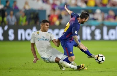 BOM TẤN: Casemiro sắp tái hợp Messi ở Miami, MU chính thức 'buông tay' 1